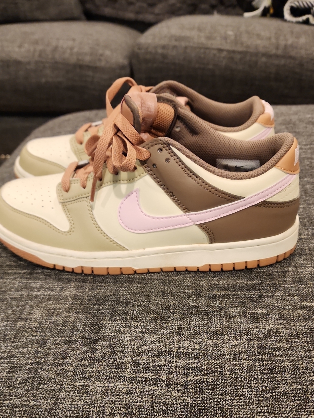 Nike Women’s/youth Low-Top Sneakers in Brown, Cream & Pink Swoosh Size 7Y